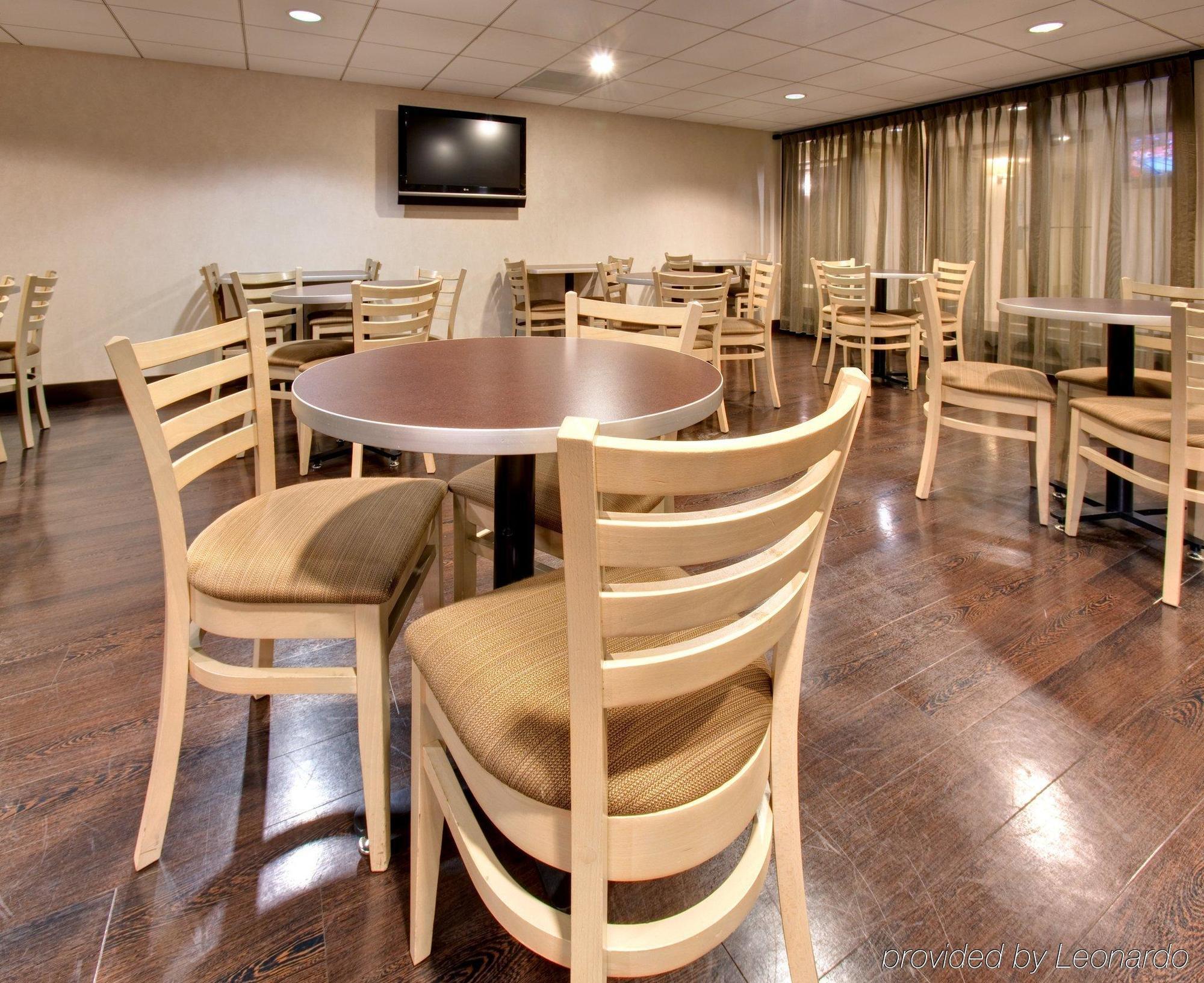 Holiday Inn Express Chicago-Palatine/North Arlington Heights Restaurant photo