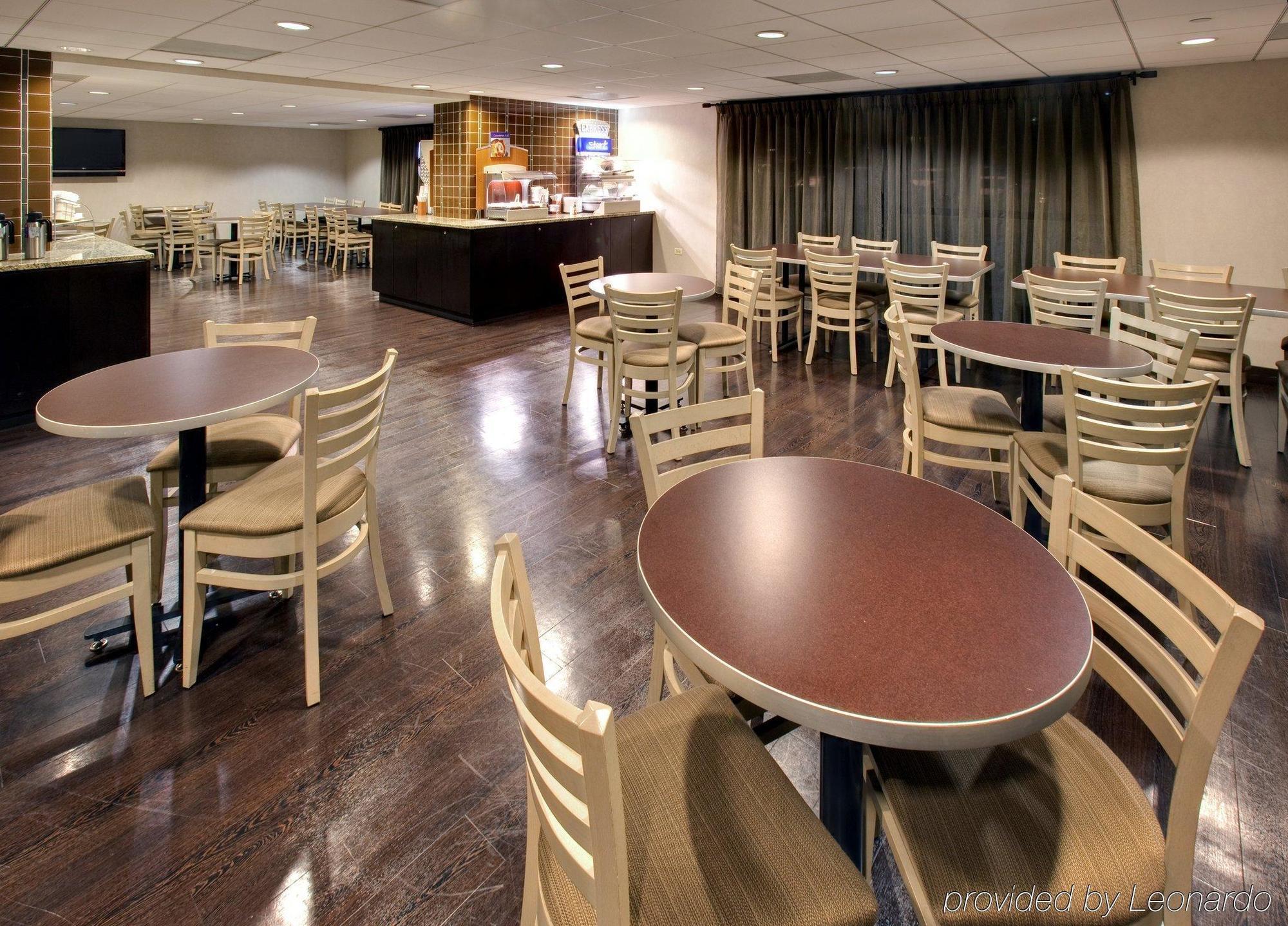 Holiday Inn Express Chicago-Palatine/North Arlington Heights Restaurant photo