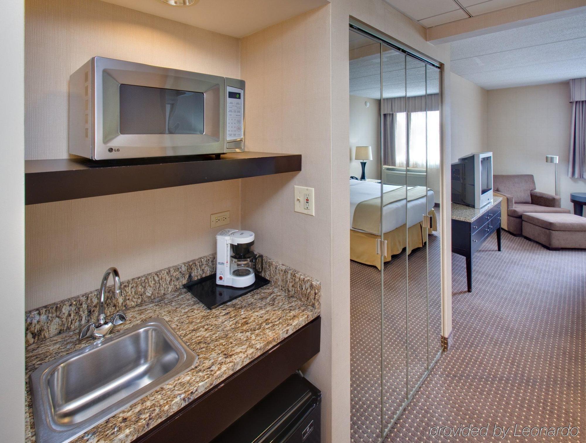 Holiday Inn Express Chicago-Palatine/North Arlington Heights Exterior photo