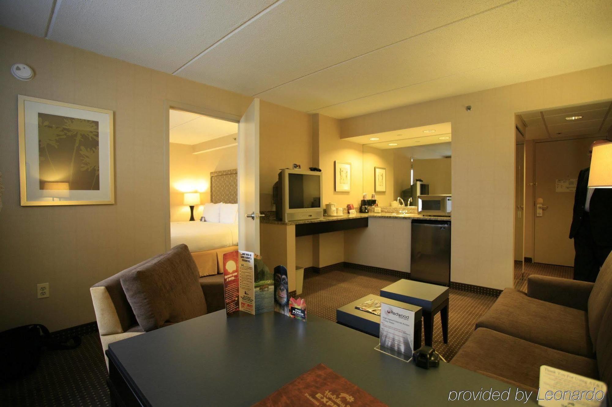 Holiday Inn Express Chicago-Palatine/North Arlington Heights Exterior photo